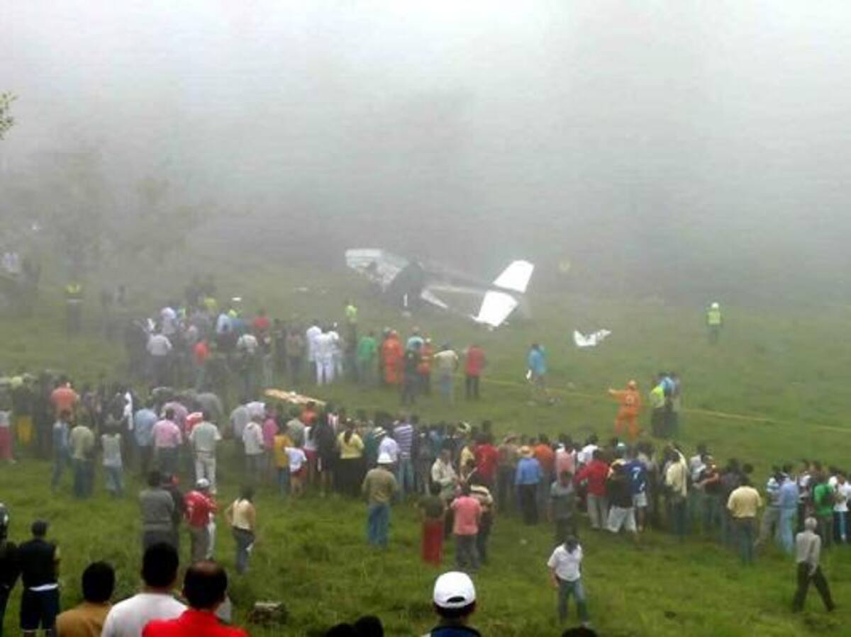 Cientos de personas llegaron al lugar del siniestro.(Foto: Suministrada/VANGUARDIA LIBERAL)