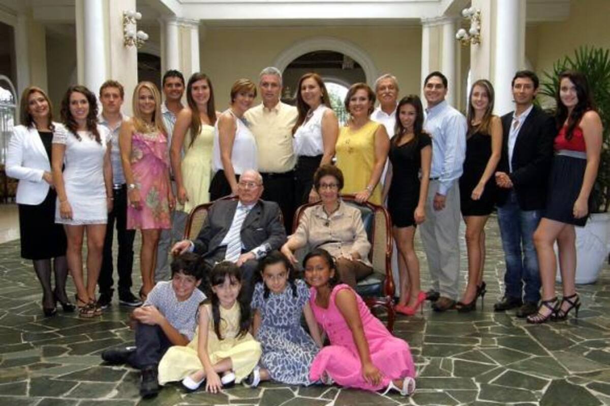Claudia Riberos, Daniela Silva, Fabien Arous, Gloria Riberos, Sergio Leguizamón, María Camila Sánchez, Nora Riberos, Gustavo Riberos, María Consuelo Durán, Martha Riberos, Armando Rojas, Valeria Becerra, Sergio Silva, María Emilia Silva, Nicolás Becerra, María Alejandra Riberos. Gustavo Riberos Díaz, Celina de Riberos, José Enrique Carrascal, María Catalina Riberos, María Laura Riberos y Paola Rojas.(Foto: Javier Gutierrez)