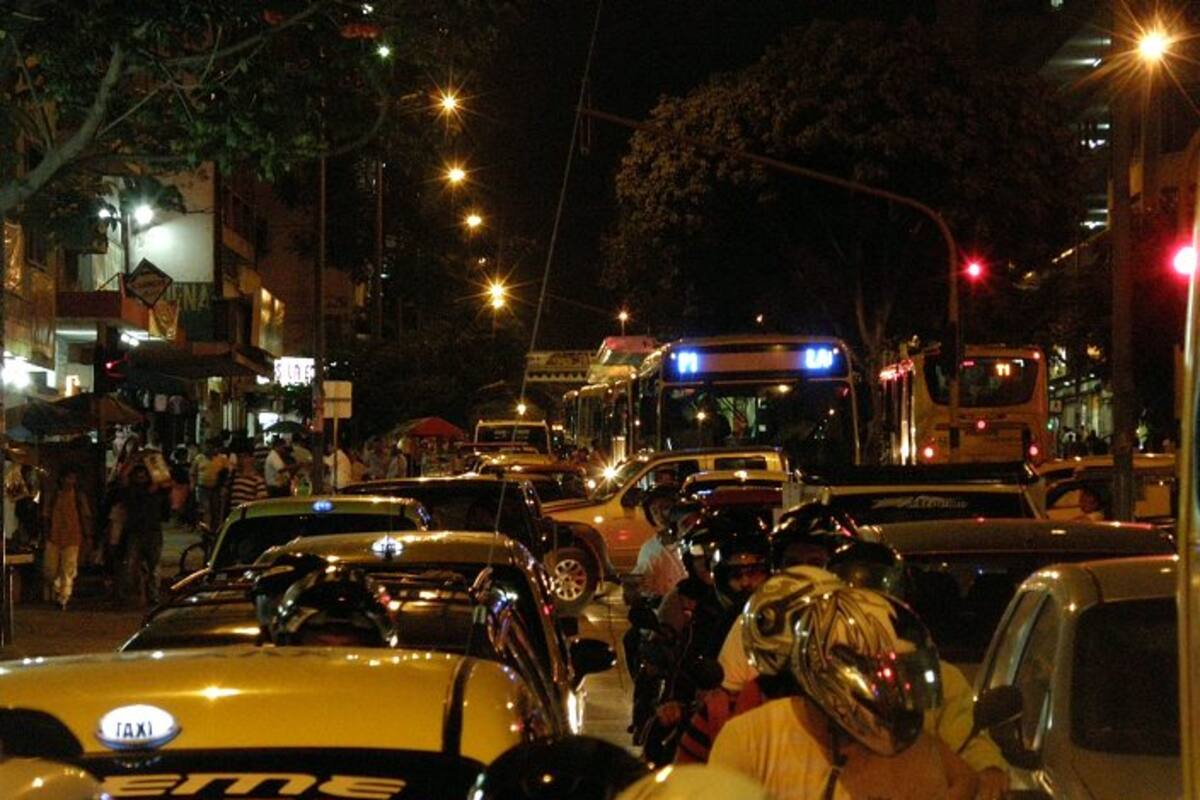 Casos en la carrera 15. (Foto: Javier Gutiérrez / VANGUARDIA LIBERAL)