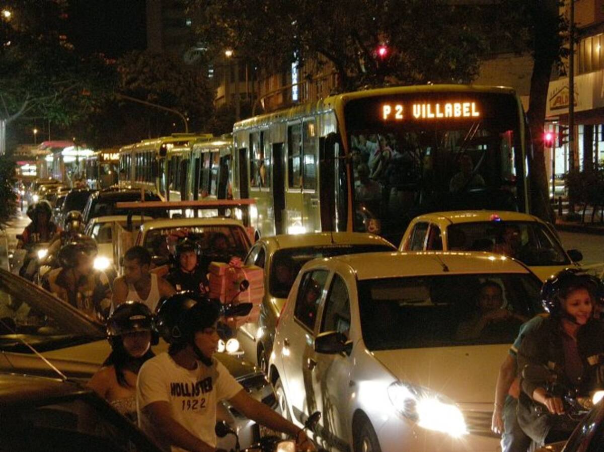 Casos en la carrera 15. (Foto: Javier Gutiérrez / VANGUARDIA LIBERAL)