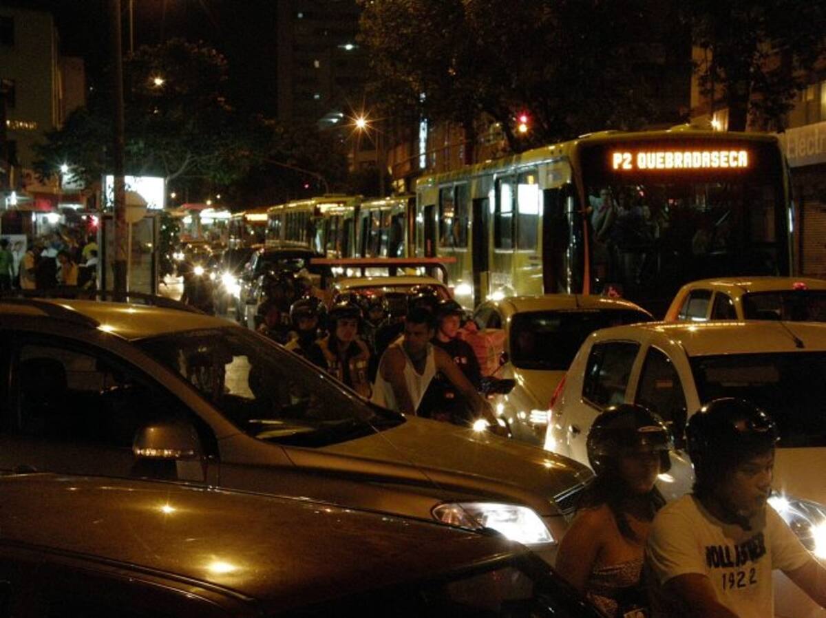 Casos en la carrera 15. (Foto: Javier Gutiérrez / VANGUARDIA LIBERAL)