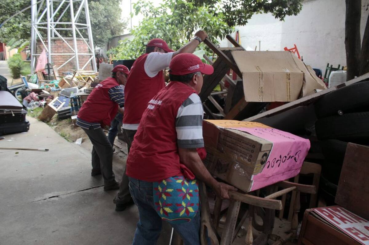 Alcaldía reubica artículos incautados a vendedores informales (Foto: Javier Gutiérrez/VANGUARDIA LIBERAL)