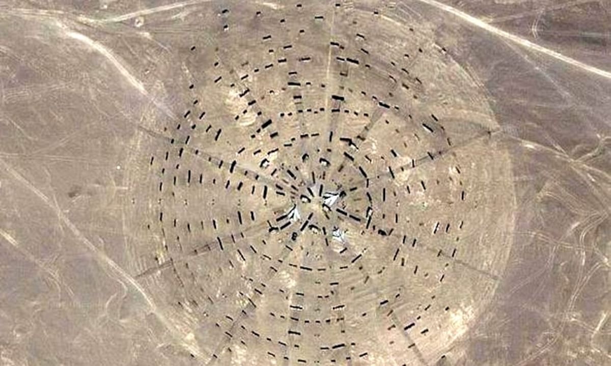 En el interior de una de las estructuras se aprecian tres aviones. (Foto: Tomada de Internet/VANGUARDIA LIBERAL)