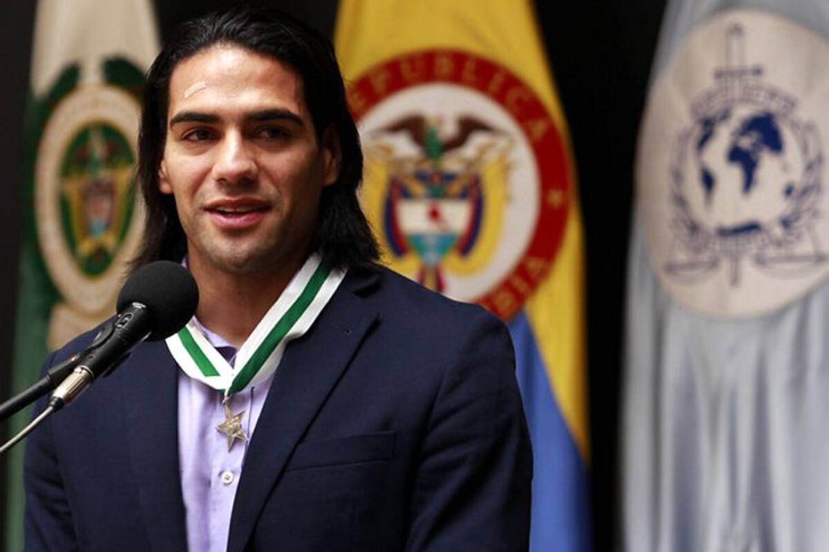 Falcao fue condecorado por la Policía (Foto: Colprensa/VANGUARDIA LIBERAL)