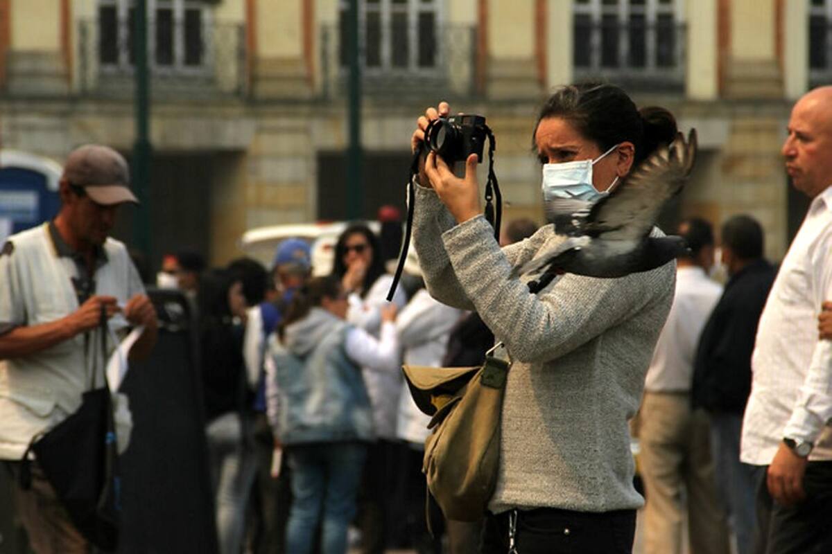 Vea cómo el humo paralizó varias entidades en el centro de Bogotá (Foto: Colprensa / VANGUARDIA LIBERAL)