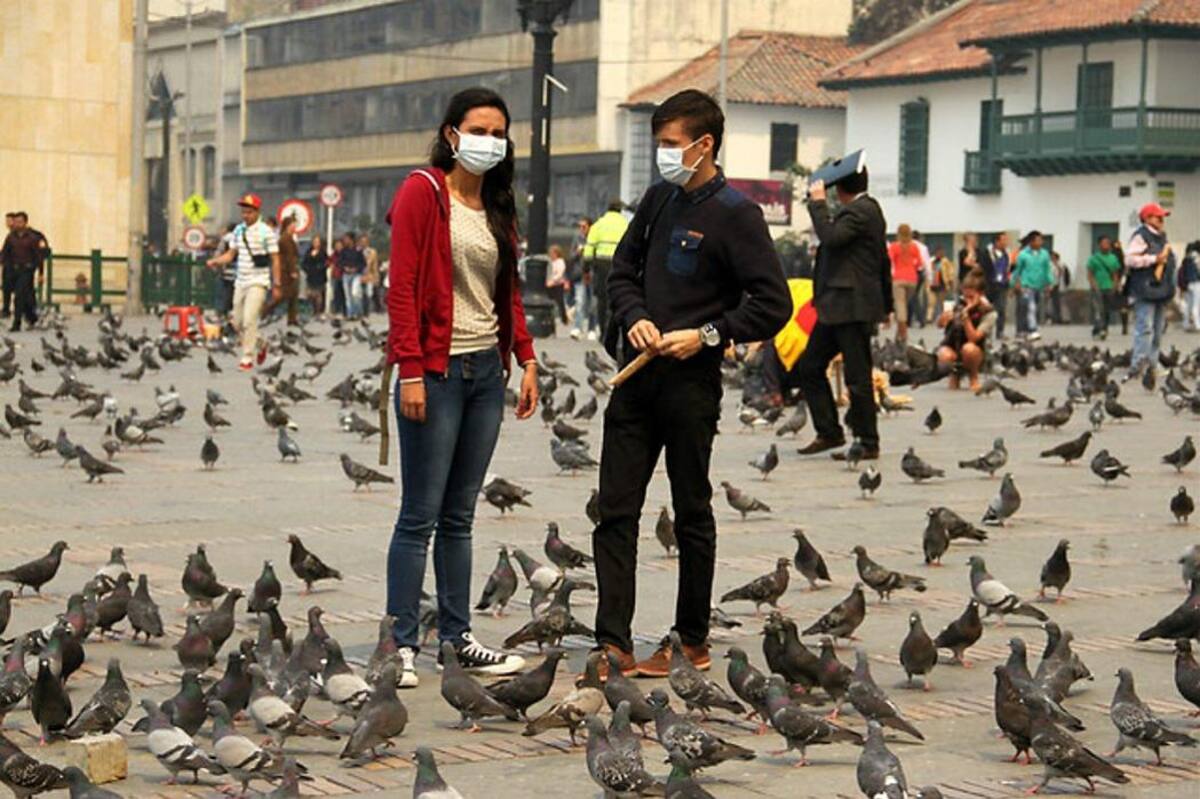 Vea cómo el humo paralizó varias entidades en el centro de Bogotá (Foto: Colprensa / VANGUARDIA LIBERAL)