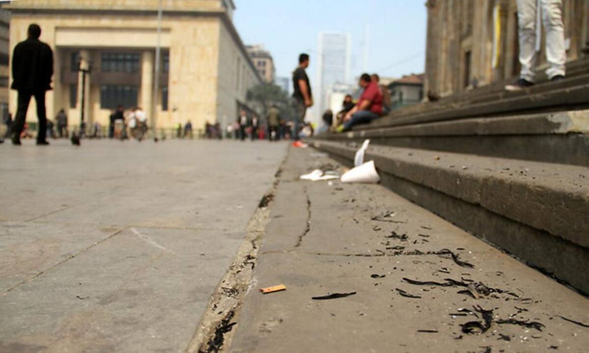 Vea cómo el humo paralizó varias entidades en el centro de Bogotá (Foto: Colprensa / VANGUARDIA LIBERAL)