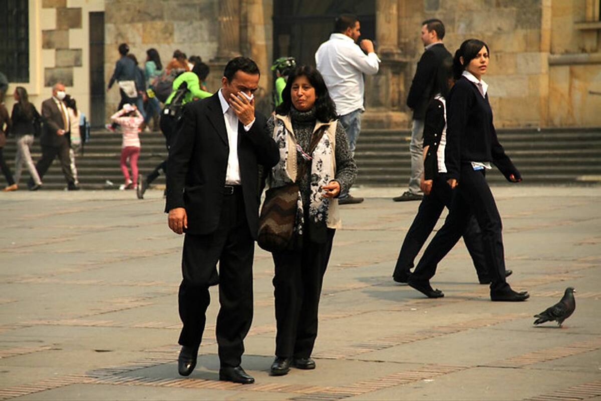 Vea cómo el humo paralizó varias entidades en el centro de Bogotá (Foto: Colprensa / VANGUARDIA LIBERAL)