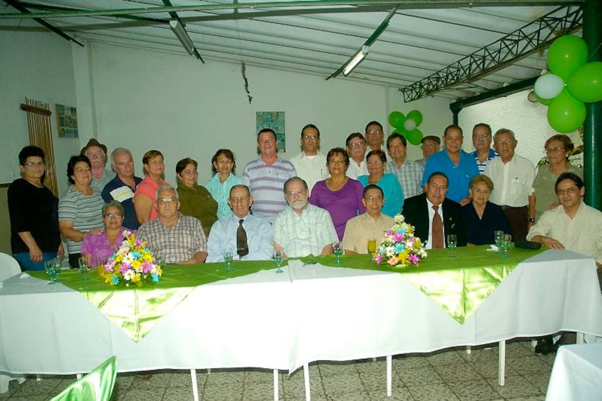 Angélica Plata, Miguel Ángel Galindo, Enrique González, Arturo Martínez, Juan Francisco Pedraza, Edgar Ramírez, Zoraida Azuero, Gustavo Salcedo, Bernarda Serrano, Herminia Araque, Rodolfo Pinto, José Antonio Jiménez, Teresa Sarmiento, Hermelinda Ramírez, Alicia Caicedo, Rodolfo Díaz, Nieves Caballero, Álvaro Gómez, Libardo León, Teresa Rico, Víctor Rodríguez, Juan Guzmán, Rafael Alvear, Juan José Hernández, Miguel Figueroa y Héctor Moreno. (Foto: César Flórez)