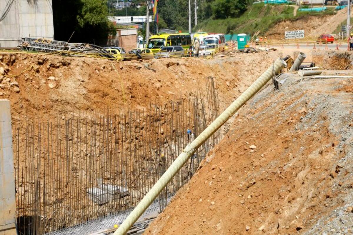 Así van las obras del Intercambiador de Neomundo (Foto: César Flórez / VANGUARDIA LIBERAL)