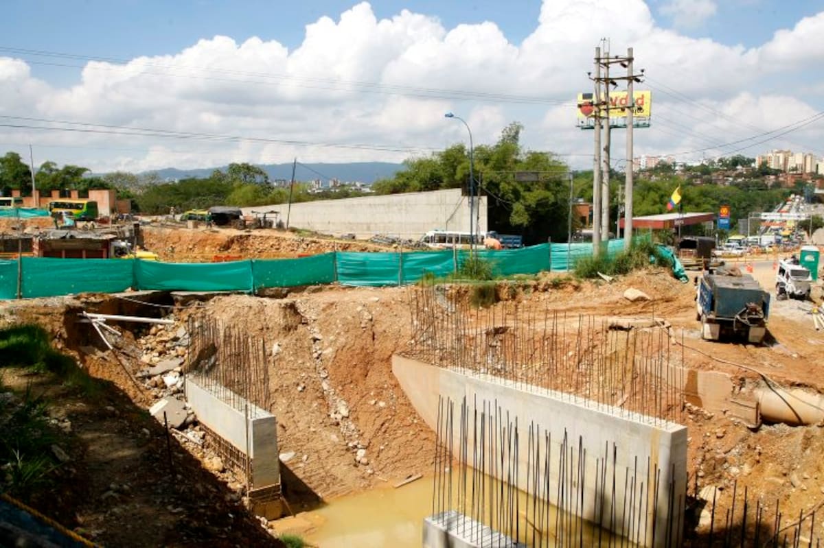 Así van las obras del Intercambiador de Neomundo (Foto: César Flórez / VANGUARDIA LIBERAL)