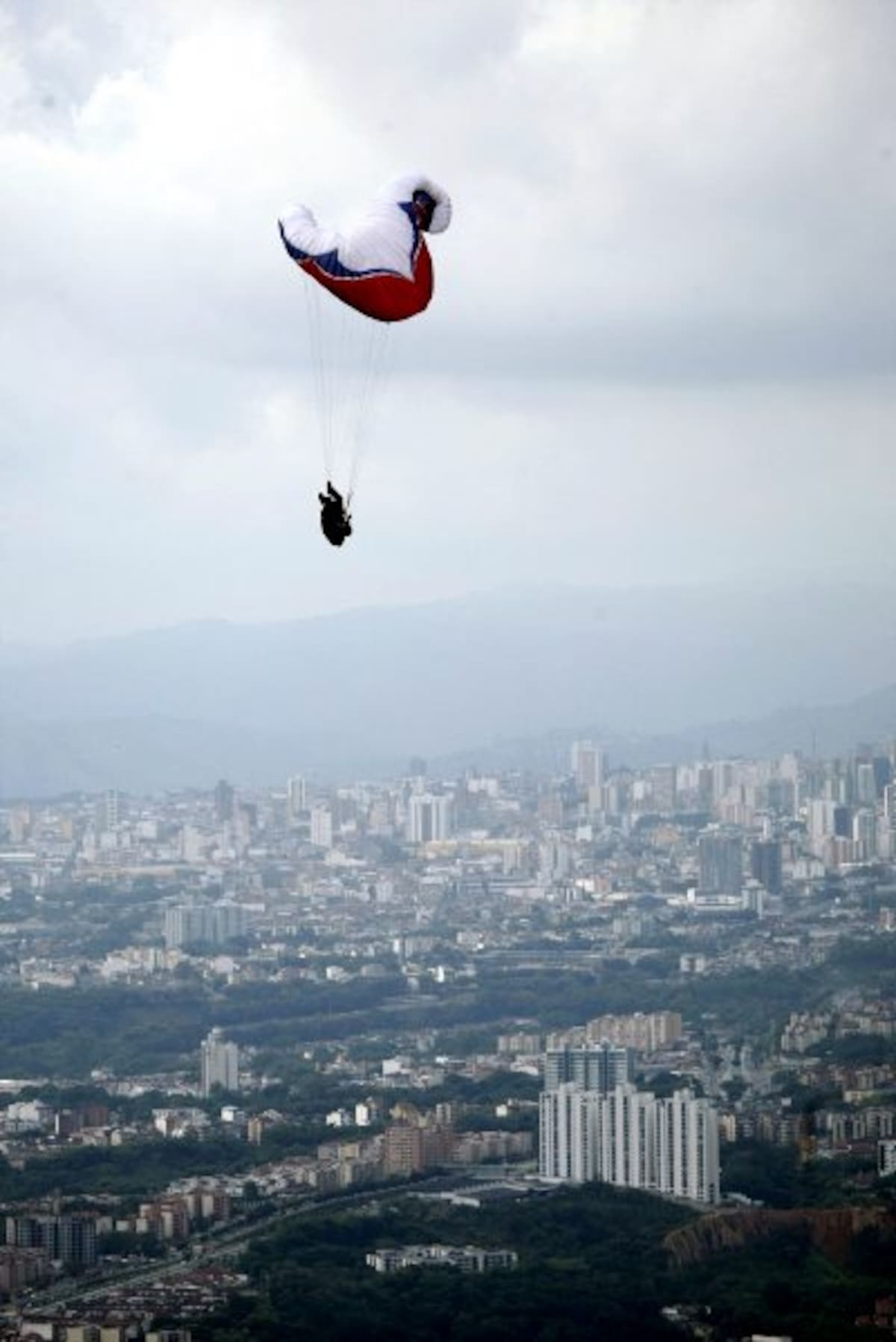 Acrobacias extremas en el cielo bumangués (Foto: César Flórez / VANGUARDIA LIBERAL)