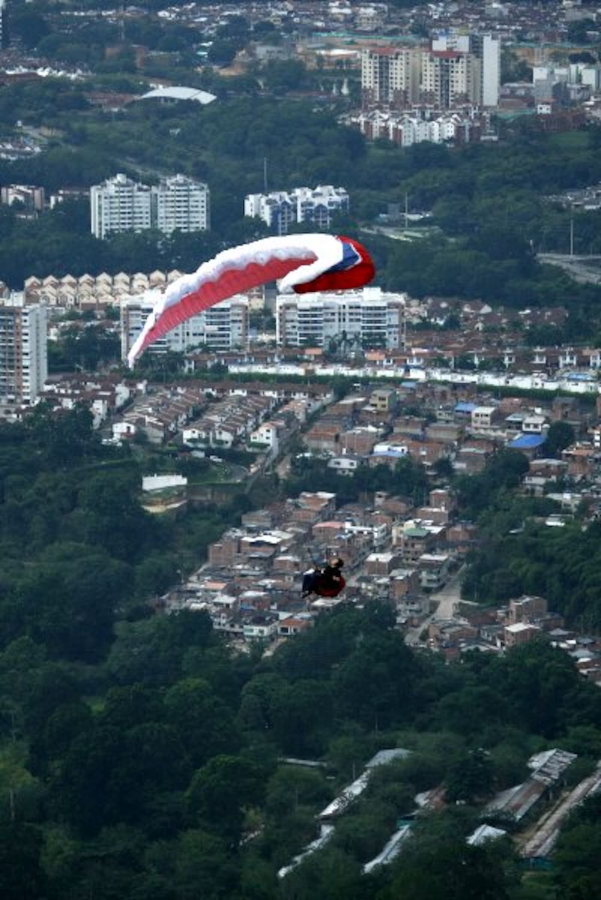 Acrobacias extremas en el cielo bumangués (Foto: César Flórez / VANGUARDIA LIBERAL)