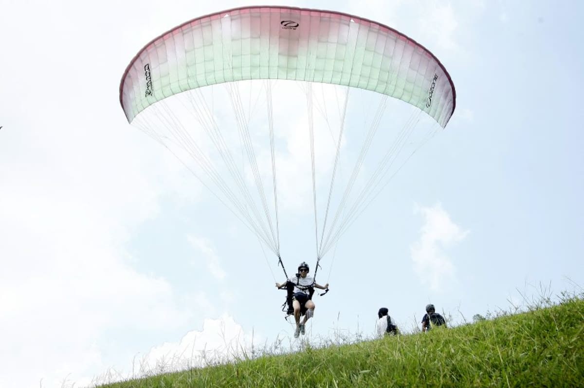 Acrobacias extremas en el cielo bumangués (Foto: César Flórez / VANGUARDIA LIBERAL)
