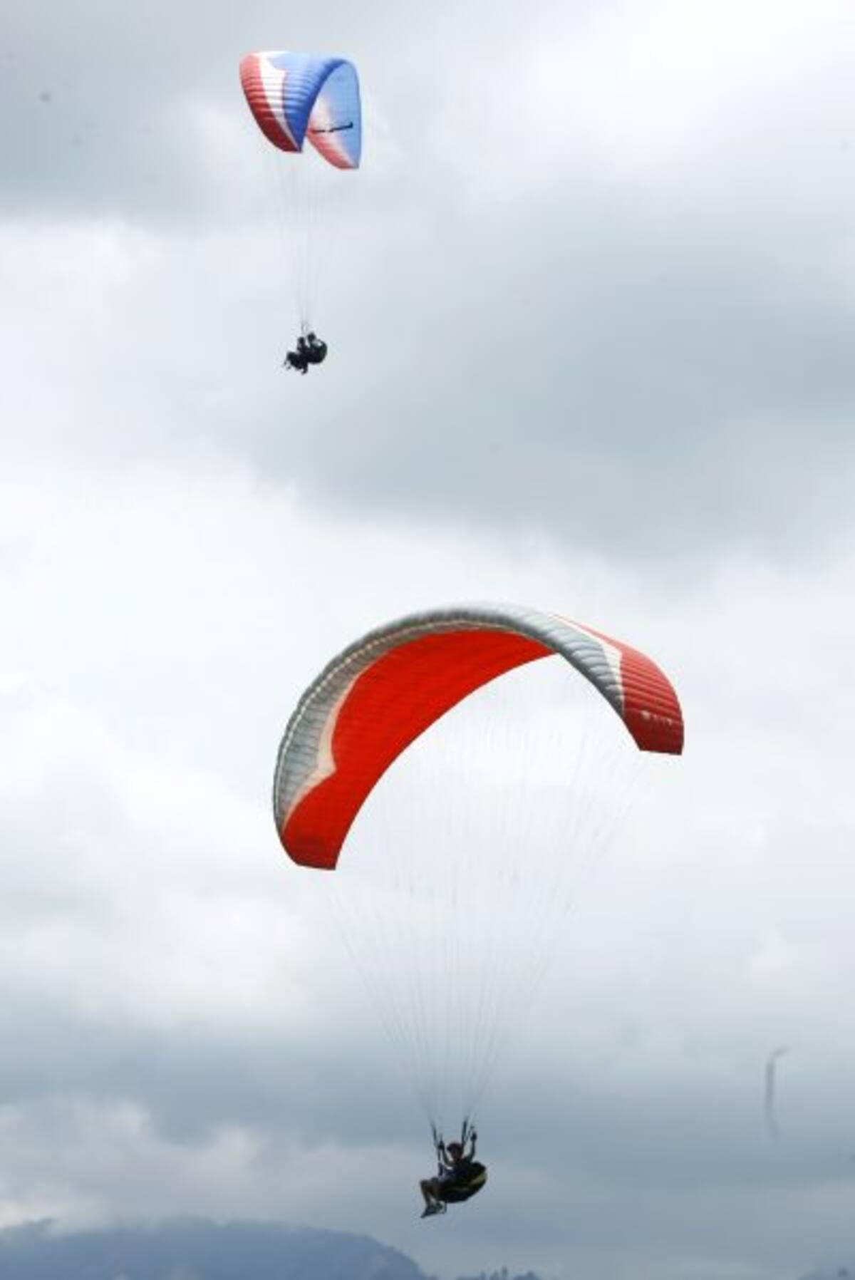 Acrobacias extremas en el cielo bumangués (Foto: César Flórez / VANGUARDIA LIBERAL)