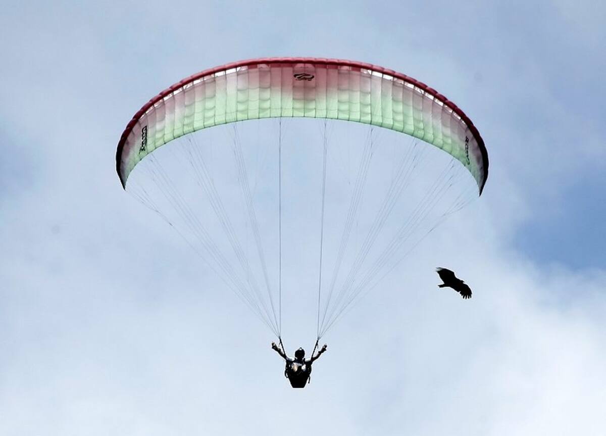 Acrobacias extremas en el cielo bumangués (Foto: César Flórez / VANGUARDIA LIBERAL)