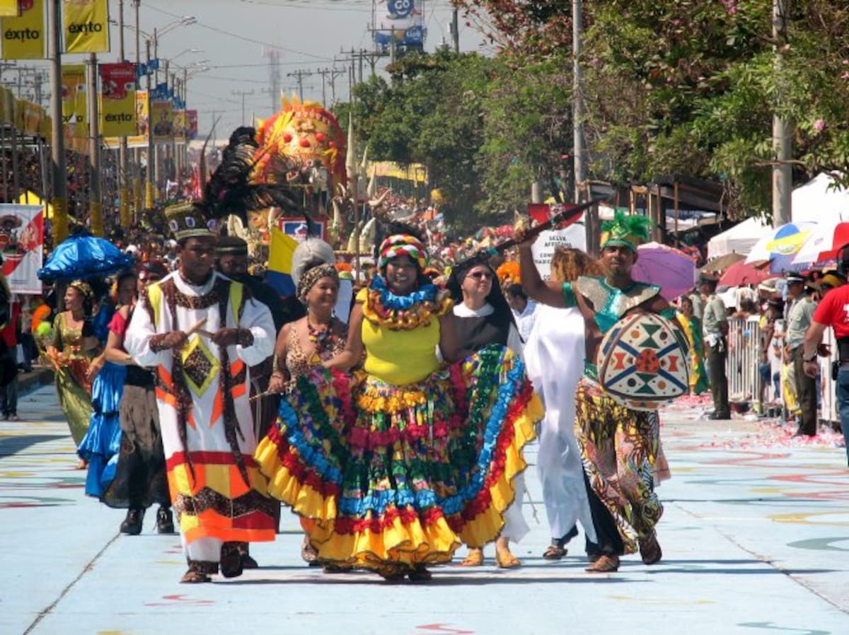 Tradicionales disfraces de fantasía se ven en los desfiles del Carnaval de Barranquilla. (Foto: Colprensa/ VANGUARDIA LIBERAL)