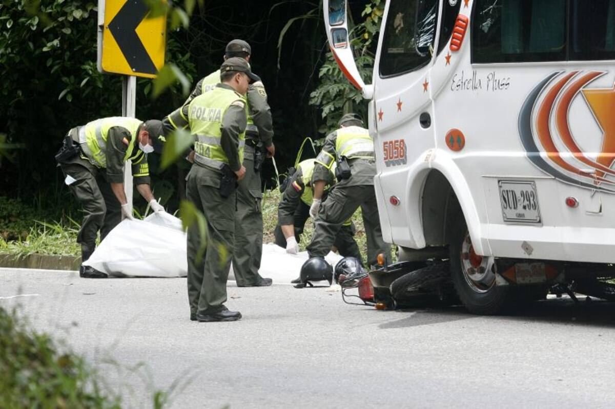 Así fue el accidente en la vía a Lebrija que dejó un muerto y un herido (Foto: Marco Valencia/VANGUARDIA LIBERAL)