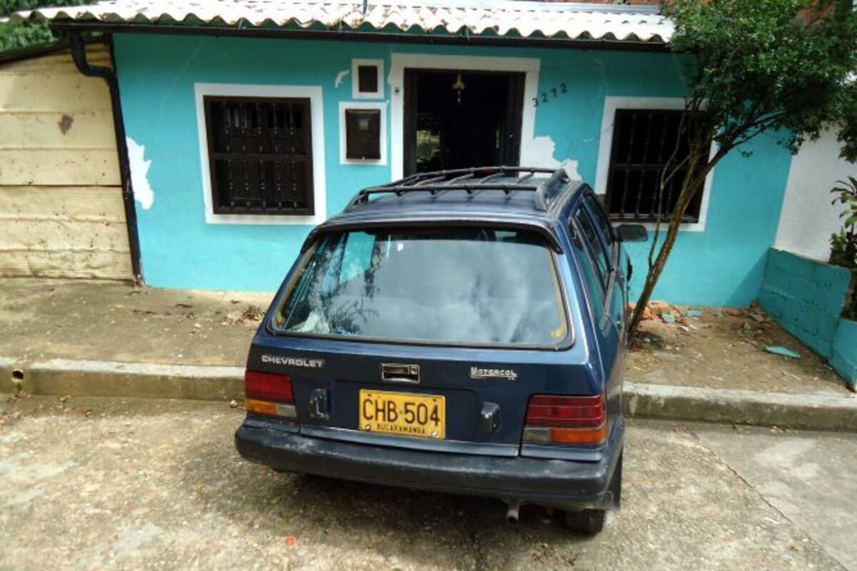 Por falla mecánica, vehículo ingresó en una vivienda en Girón (Foto: Marco Valencia / VANGUARDIA LIBERAL)