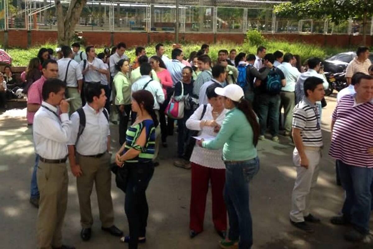 Empleados de Solsalud en Bucaramanga se tomaron instalaciones de la EPS (Foto: Foto Suministrada Paula Jaimes/VANGUARDIA LIBERAL)