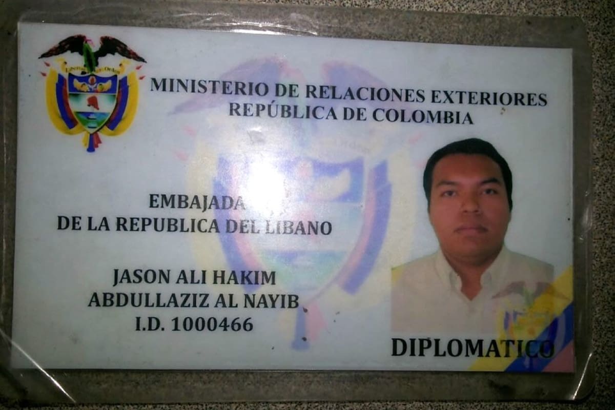 Con este carné del Ministerio de Relaciones Exteriores de Colombia, Jeison Jair Cuello García, se hacía pasar como diplomático en el país. (Foto: Suministrada/VANGUARDIA LIBERAL)