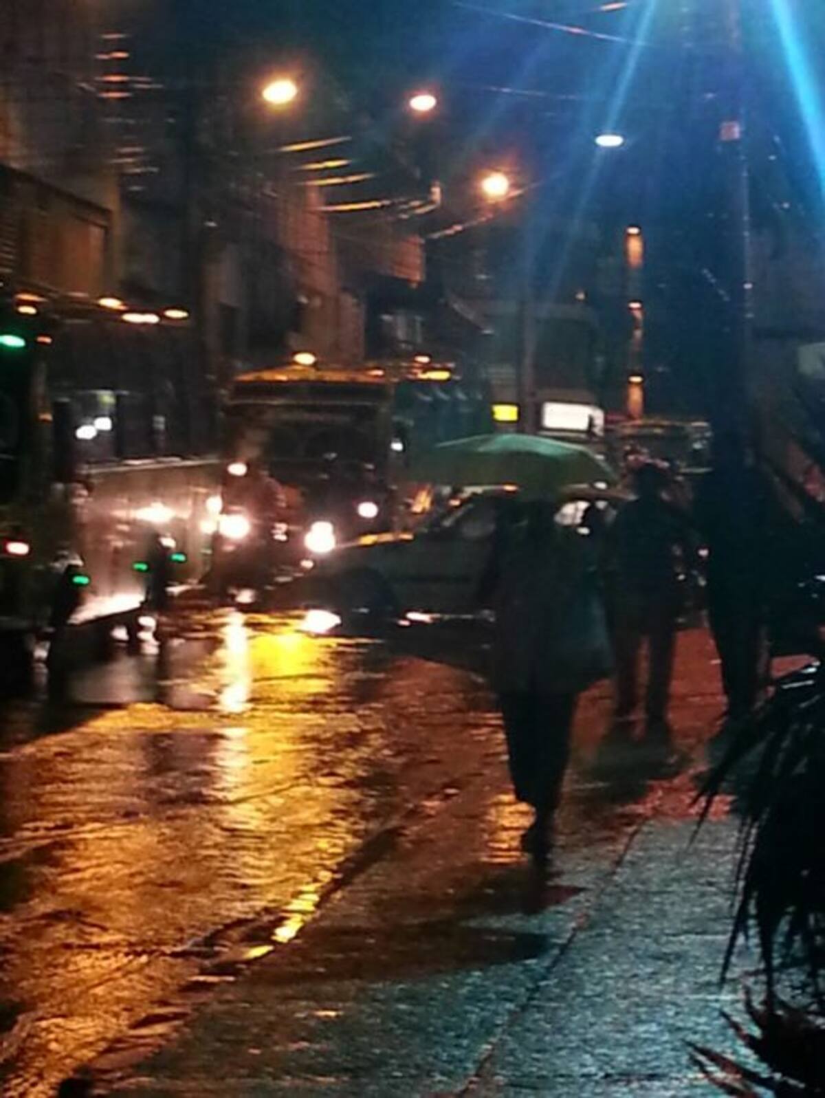 Imágenes del aguacero en Bucaramanga enviadas por nuestros usuarios (Foto: Suministrada/VANGUARDIA LIBERAL)