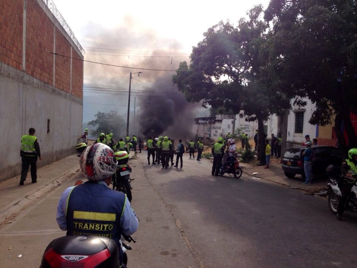 Restablecen paso hacia el Norte de Bucaramanga tras disturbios de ‘piratas’ (Foto: SUMINISTRADA /VANGUARDIA LIBERAL)