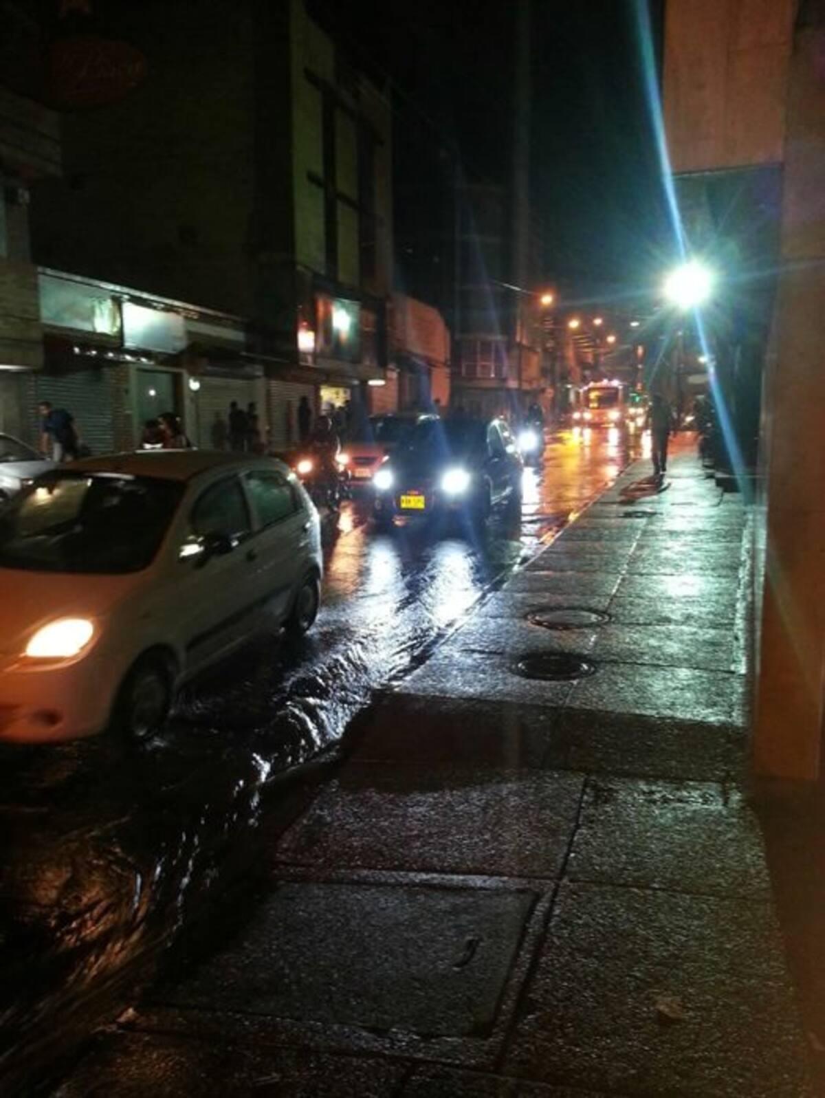 Imágenes del aguacero en Bucaramanga enviadas por nuestros usuarios (Foto: Suministrada/VANGUARDIA LIBERAL)