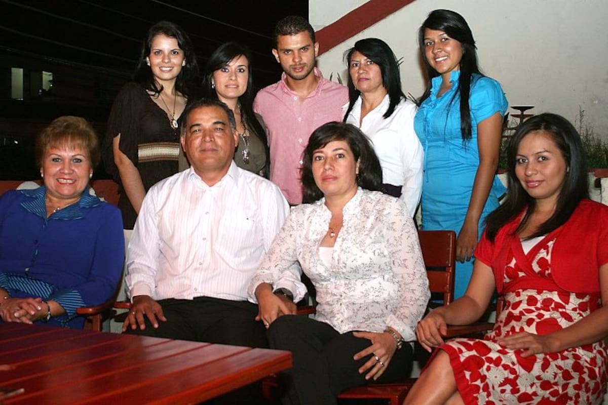 Yadira Campillo Orozco, Fabio Anaya Pallares, Ilda Janeth Martínez, Diana Carolina Peñuela, Andrea Barrera, Paola Martínez, Deiver Arly Gamboa, Rosaura Pinto Moreno y Charlotte García. (Foto: Mauricio Betancourt)