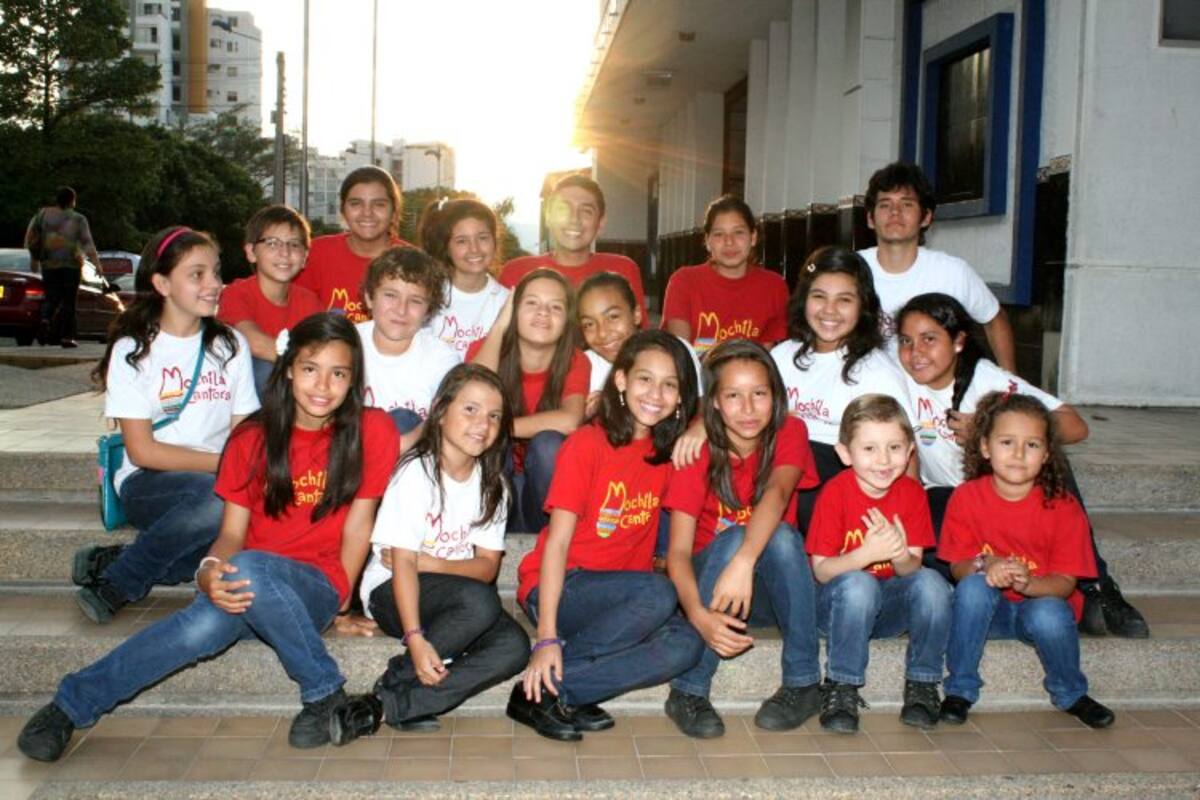 Astrid Jimena García, Ana Tarazona, Laura Gabriela Castro, María Esperanza Almeida, Mario Aguja, Sarita Lozano, Valeria Gamboa, Pipe Lozano, Andrea Caballero, Paola Andrea Niño, Juliana Gómez Gómez, Fernanda Cardona, Juan David Mateo Rubiano, María Juliana Calbete, Camila Andrea Patiño, Samuel Alejandro Mantilla, Cáterin Garavito y John Freddy Díaz. (Foto: Mauricio Betancourt /VANGUARDIA LIBERAL)