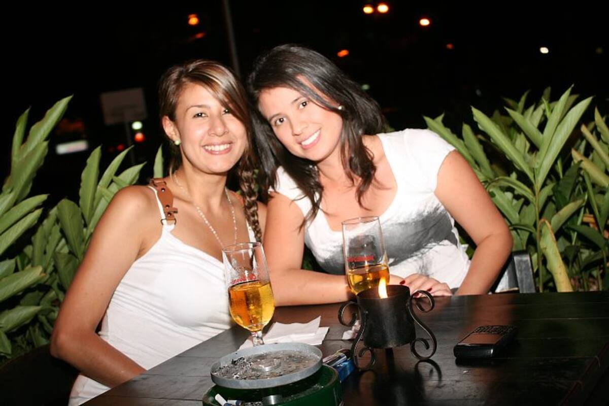 Lina Mejía y Adriana Abril. (Foto: Mauricio Betancourt / VANGUARDIA LIBERAL)