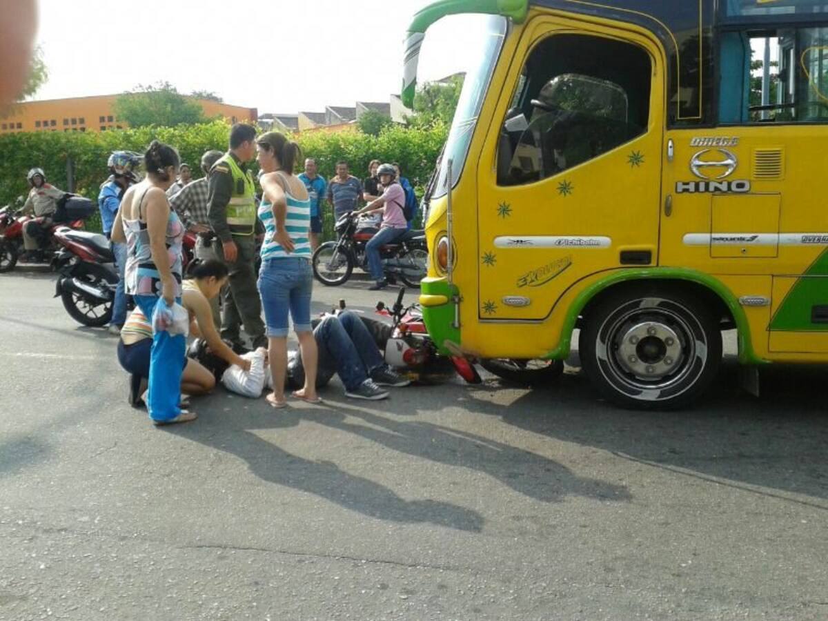 Imprudencia de motociclista generó accidente en Ciudadela (Foto: MILTON VELOSA/VANGUARDIA LIBERAL)