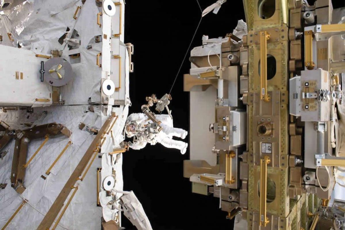 El astronauta francés Thomas Pesquet durante un “paseo espacial” afuera de la Estación Espacial Internacional (Foto: (ESA/NASA))
