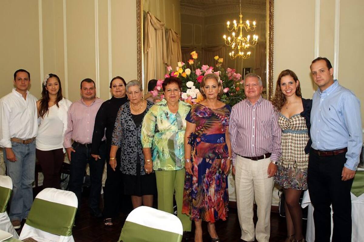 Juan Manuel Ruiz, Milena de Ruiz, Carlos Ruiz, María Eugenia Serrano, Marina de Serrano, Olga de Lobo, Raquel Serrano de Ruiz, Carlos Manuel Ruiz, Liliana Ruiz y Gustavo González. (Foto: Mauricio Betancourt)