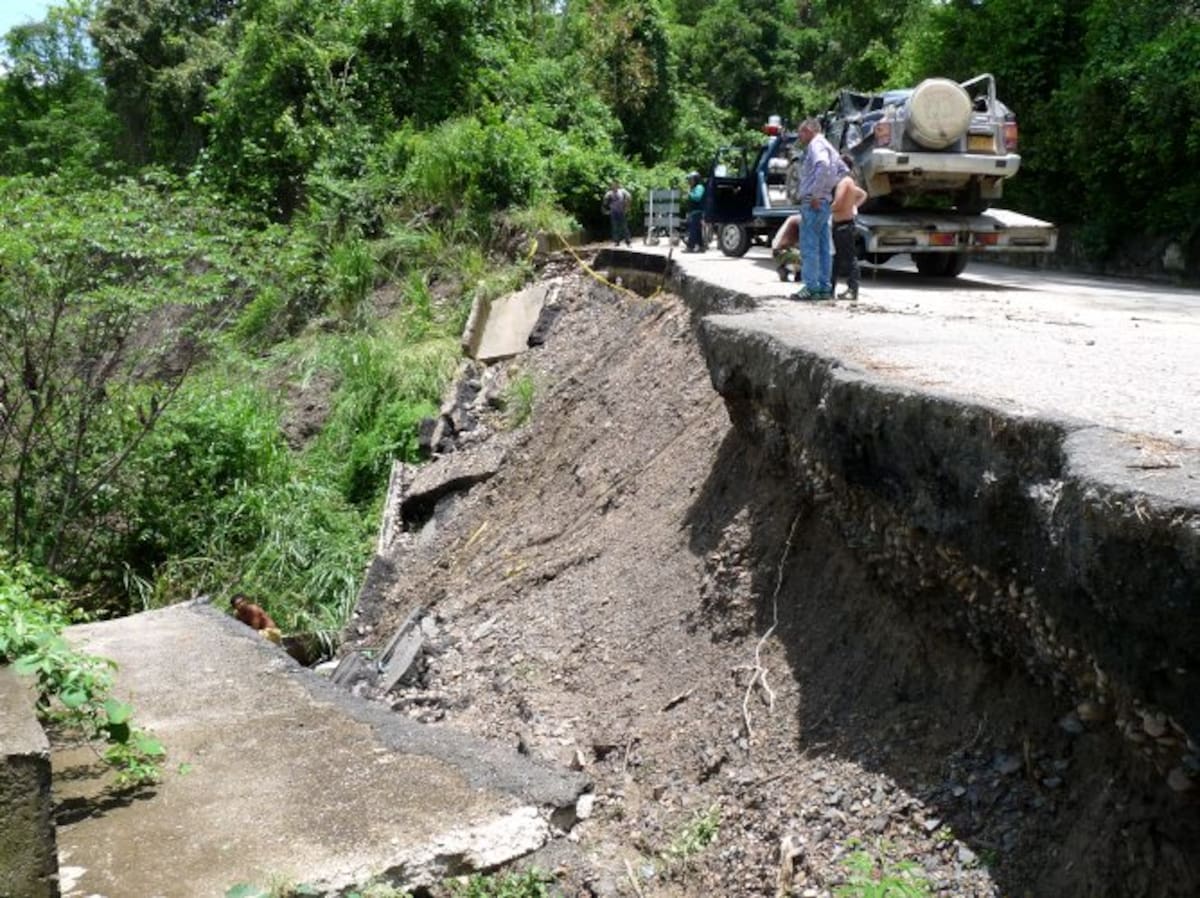 Grave accidente se presentó en la vía Bucaramanga – Barrancabermeja (Foto: Nelson Díaz/ VANGUARDIA LIBERAL)