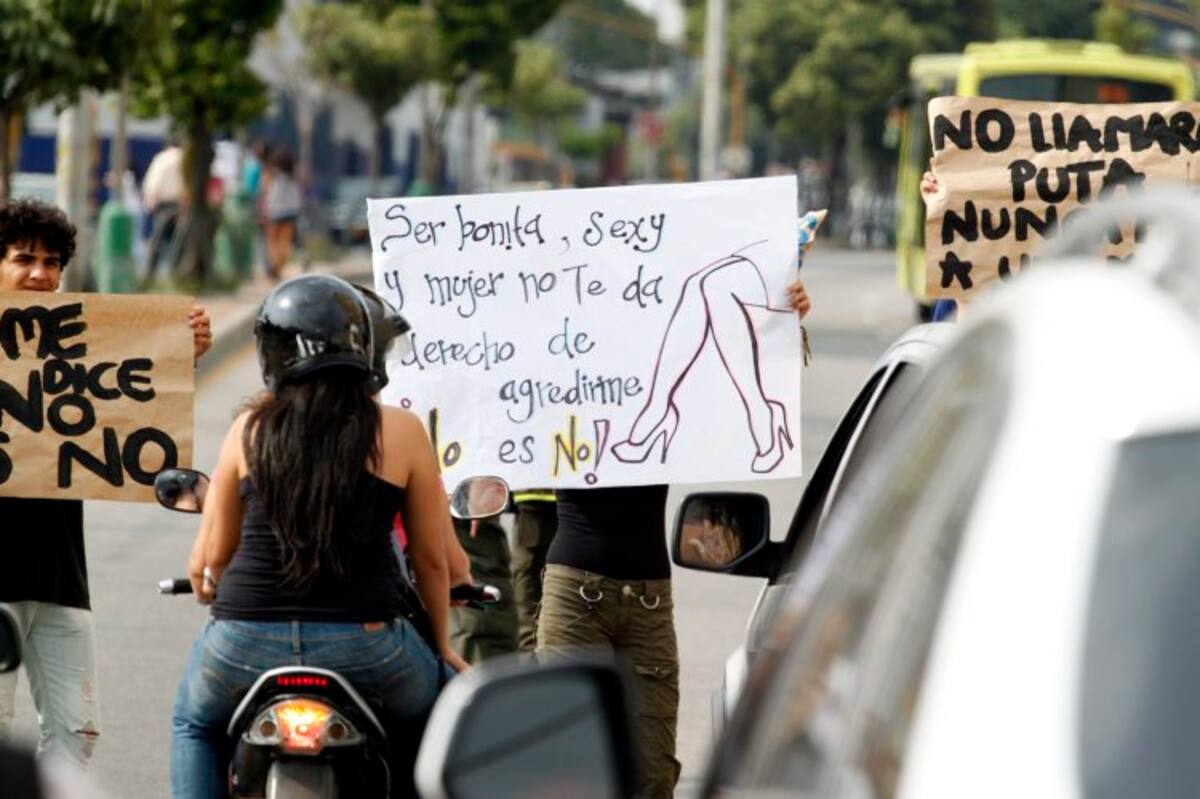 La marcha no afectó el tráfico de la carrera 27 y se desarrolló en total normalidad. (Foto: Nelson Díaz / VANGUARDIA LIBERAL)