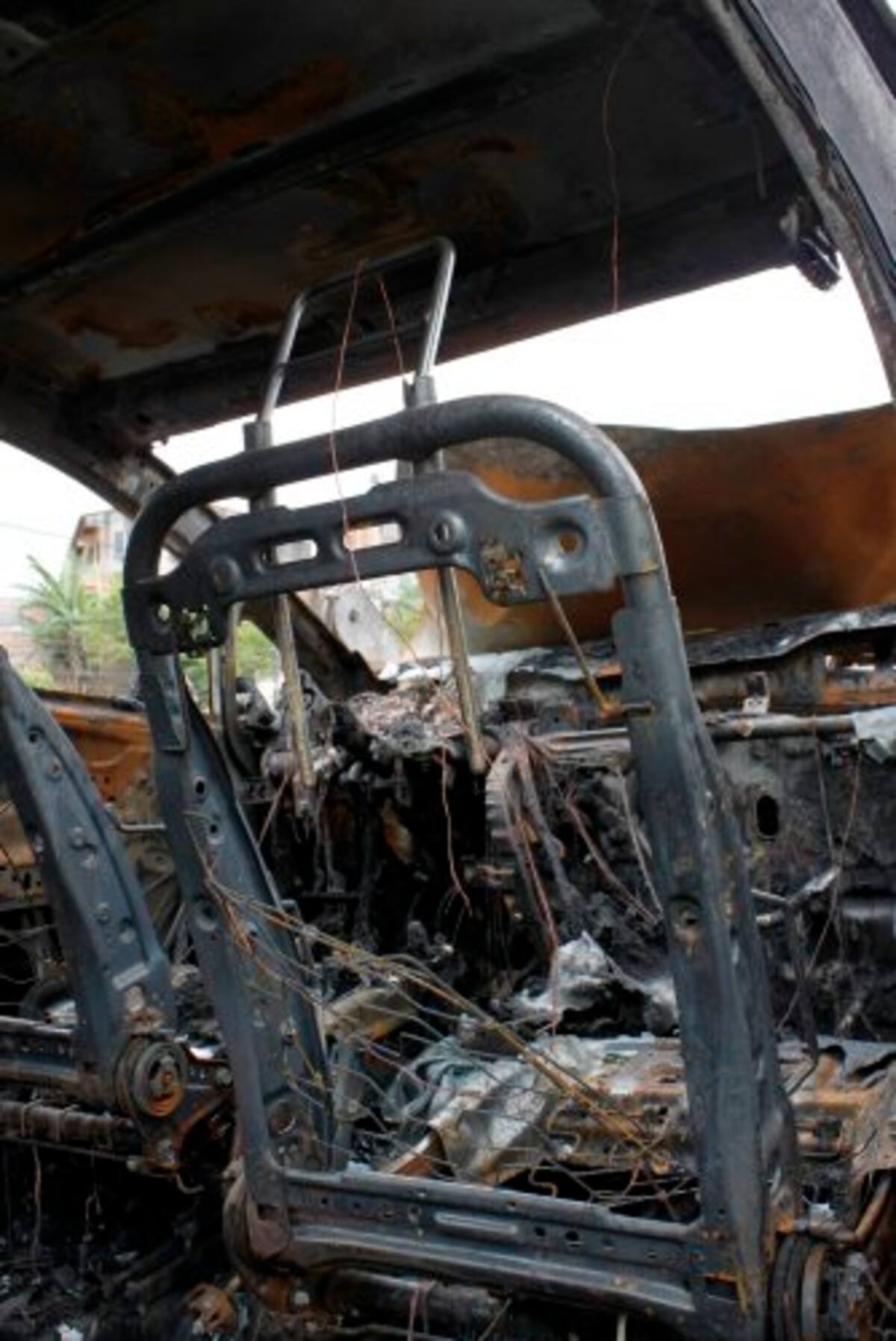 El conductor se percató de las llamas cuando miró por el espejo retrovisor derecho del tractocamión. (Foto: Nelson Díaz / VANGUARDIA LIBERAL)