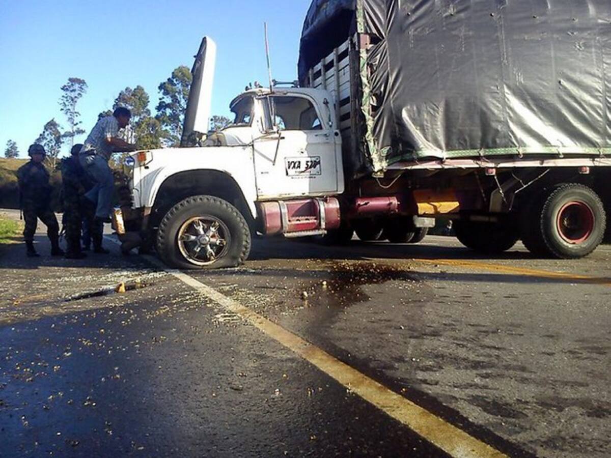 Ocho heridos y dos buses quemados tras disturbios en Cauca (Foto: Colprensa/VANGUARDIA LIBERAL)