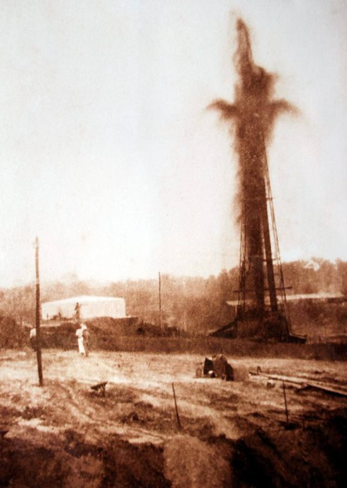 Imágenes de hace un siglo cuando en Barrancabermeja se extrajo por primera vez petróleo en Colombia