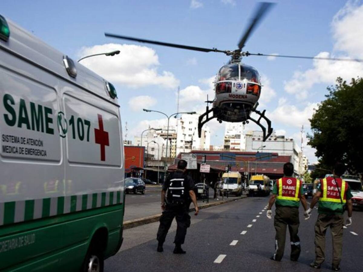 En el lugar del accidente, 15 ambulancias junto a policías trabajan en el rescate. (Foto: AFP / VANGUARDIA LIBERAL)