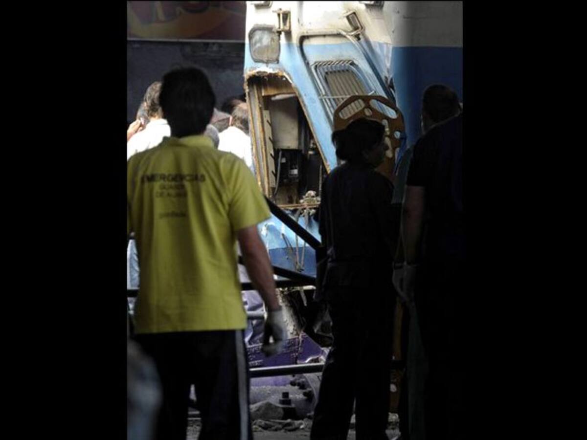 En el lugar del accidente, 15 ambulancias junto a policías trabajan en el rescate. (Foto: AFP / VANGUARDIA LIBERAL)