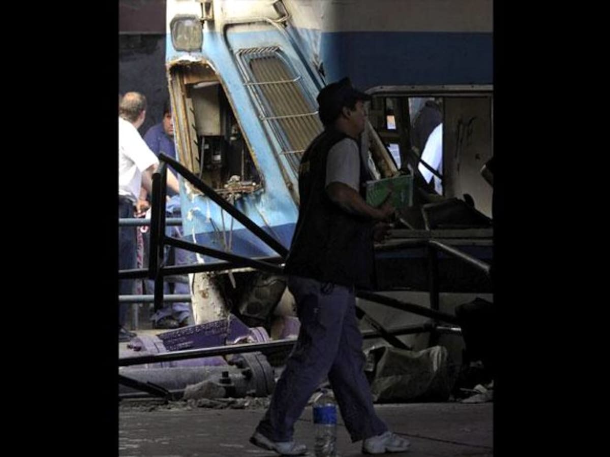 En el lugar del accidente, 15 ambulancias junto a policías trabajan en el rescate. (Foto: AFP / VANGUARDIA LIBERAL)