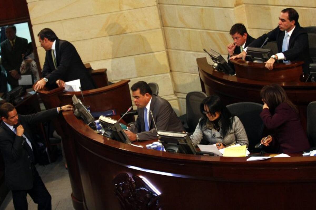 Senadores al igual que las mujeres sacaron tarjeta roja (Foto: Colprensa/VANGUARDIA LIBERAL)