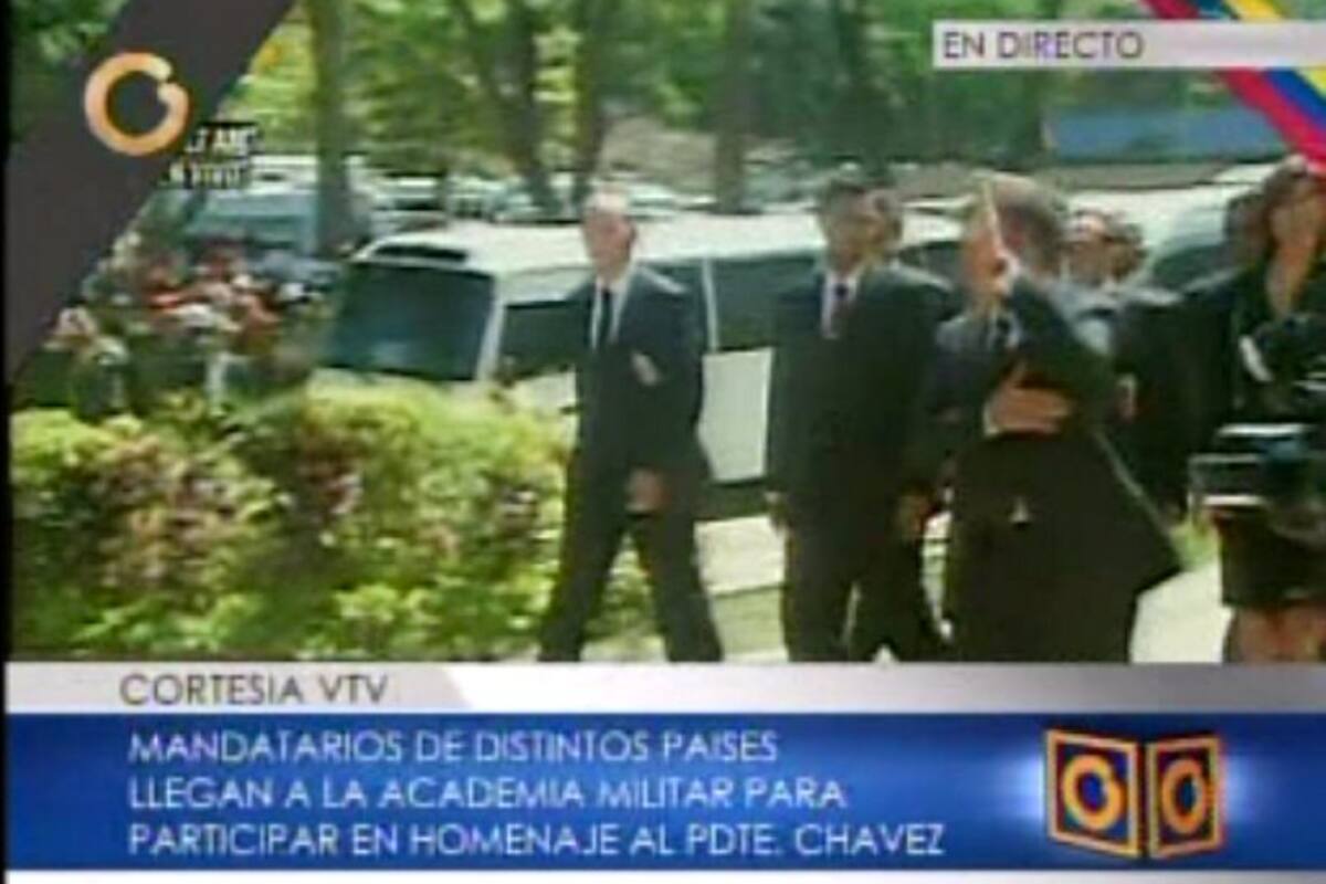 Santos rompe el protocolo y se desvía a saludar a los venezolanos (Foto: Tomado de Internet/VANGUARDIA LIBERAL)