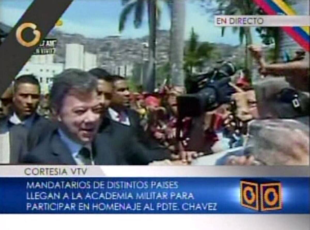 Santos rompe el protocolo y se desvía a saludar a los venezolanos (Foto: Tomado de Internet/VANGUARDIA LIBERAL)
