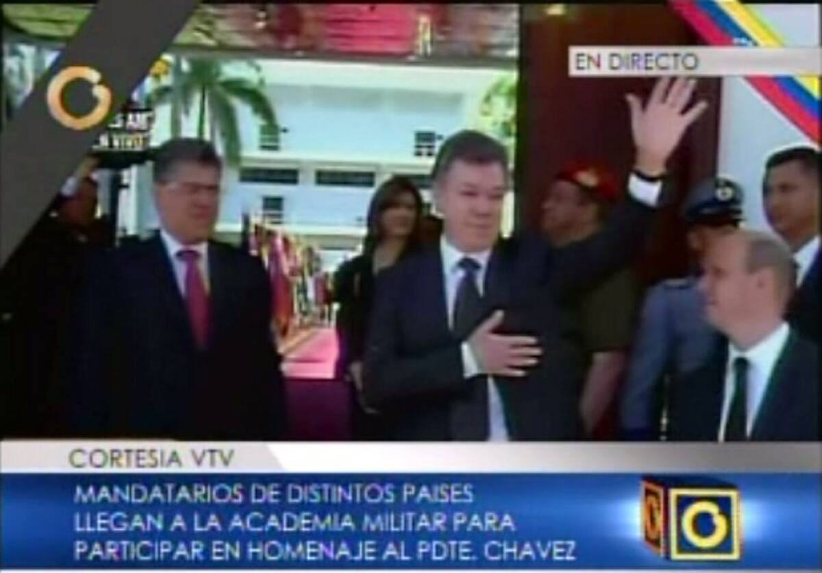 Santos rompe el protocolo y se desvía a saludar a los venezolanos (Foto: Tomado de Internet/VANGUARDIA LIBERAL)