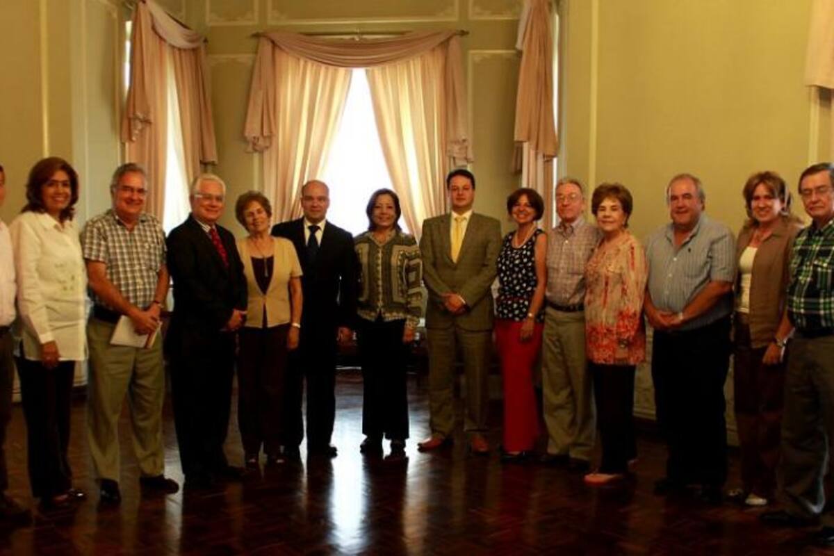 José Neil González, María Eugenia Cavanzo, Eduardo Parra Gómez, Jaime Calderón Herrera, Cecilia Reyes de León (presidenta de la Fundación Participar), Sergio Isnardo Muñoz Villareal, Martha Pinto de D’hart, Erwing Rodríguez-Salah, María Isabel Acevedo, Hernán Gamarra Murillo, Margy Forero de Escandón, Antonio José Díaz Ardila, Pilar Macías y Germán Oliveros Villamizar. (Foto: Suministrada/ VANGUARDIA LIBERAL)