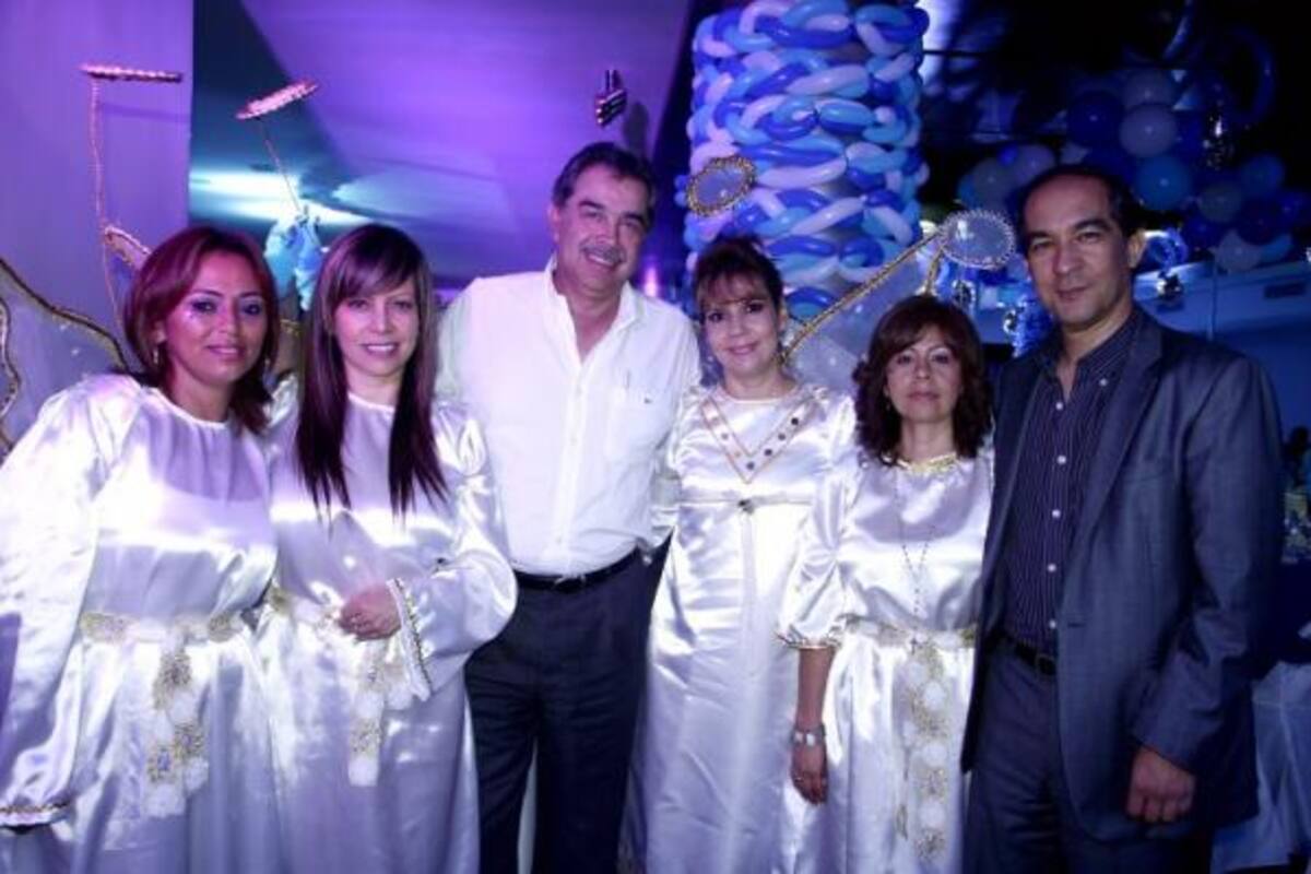 Sonia Herrera, Nelly Robayo, David Peña, Vicepresidente de Ventas de Seguros Bolívar; Adriana Salcedo, Aida Mendoza y Juan Carlos Franco.(Foto: Mauricio Villamizar/VANGUARDIA LIBERAL)