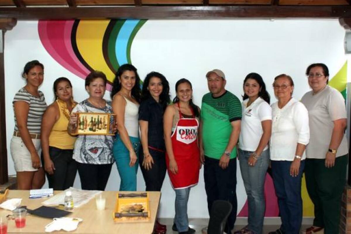 Vivan Villamizar, Claudia Vesga, Esther de Barbosa, Mónica Marcela Angarita, Delia Moreno Rodríguez, Jhoanna Carvajal, Gustavo Rojas, Estella Mayorga, Cecilia Rincón de Cubides y Nancy Ballesteros.(Foto: Nelson Díaz/VANGUARDIA LIBERAL)