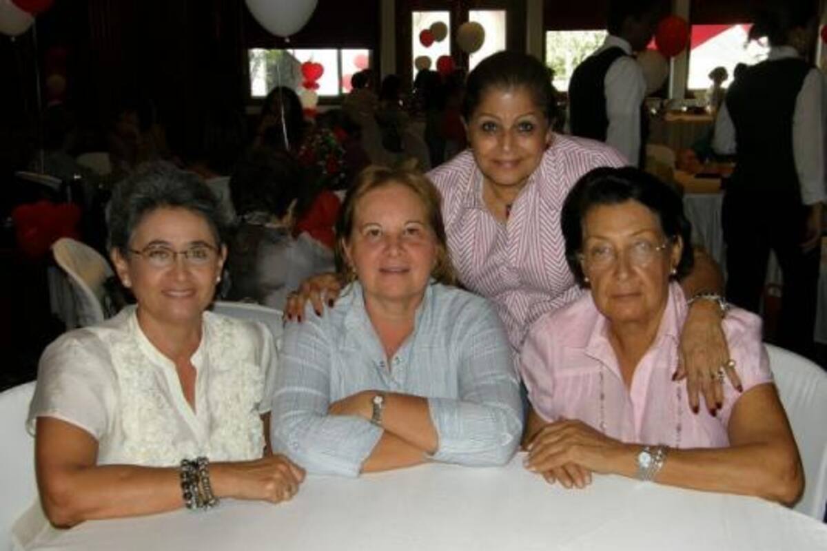 Gloria de Ramírez, Teresa Ardila, Dalila de Pacheco y Yamile de Núñez.